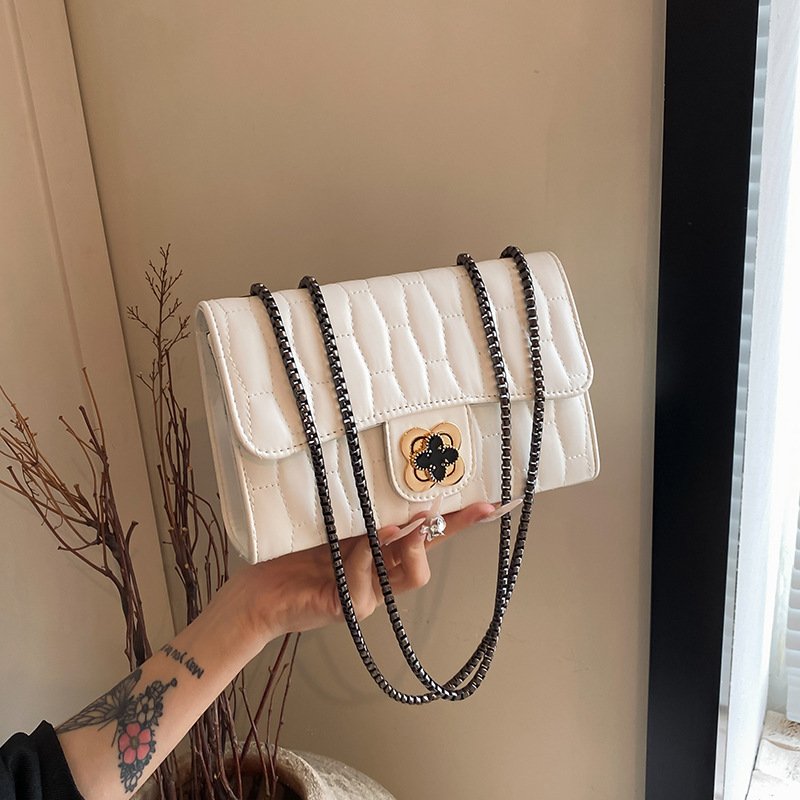 Este año, bolsos populares populares para mujeres 2024, bolsos de cinturón de cadena de verano, bolsos de hombro y brazo.