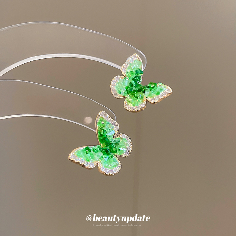 Pendientes de mariposa de cristal de aguja de plata galvanoplastia de oro real de 18k Pendientes frescos pequeños Pendientes exquisitos personalizados Sensación avanzada de nicho