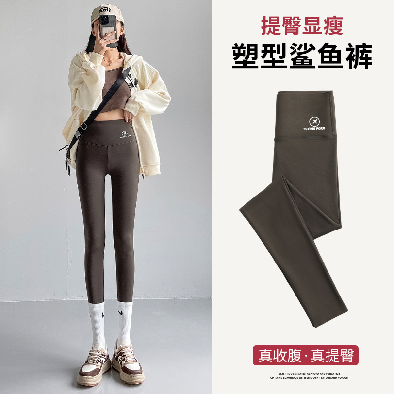 サメのズボンの9分の外は底のズボンの女性の夏の薄い金の腰を着て腹を収めてお尻を持ちます。|undefined