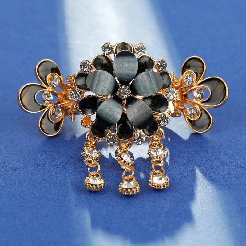 gray diamond five-petal flower