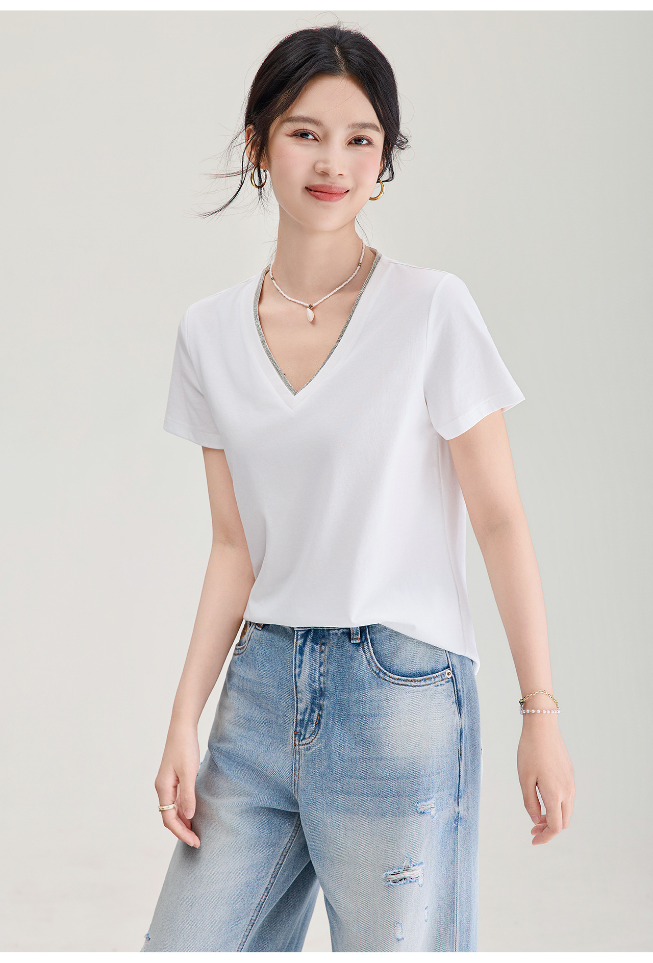 Áo thun nữ cổ V ngắn tay đính đá phong cách công sở — màu trắng chi tiết 23