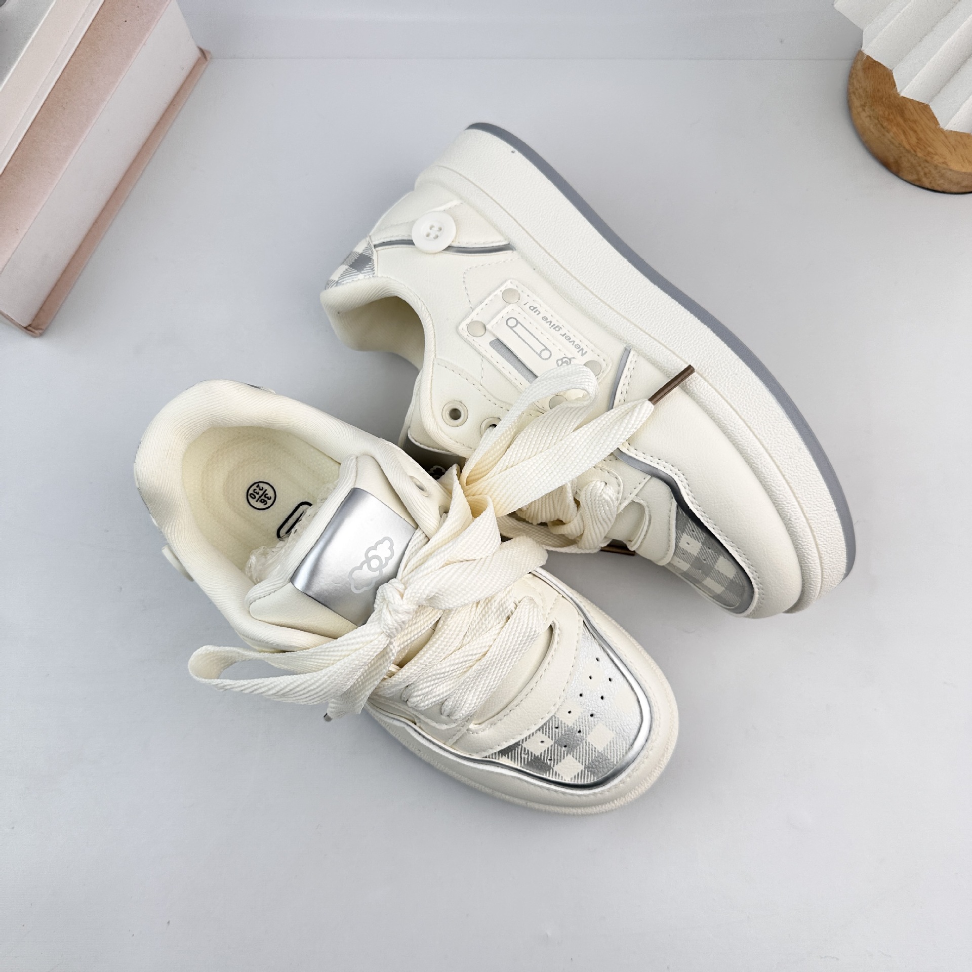 Yuanbo dulce hermana rosa zapatos lindos 2026 primavera estudiantes coreanos zapatos de skate de cabeza redonda zapatos blancos pequeños 2335