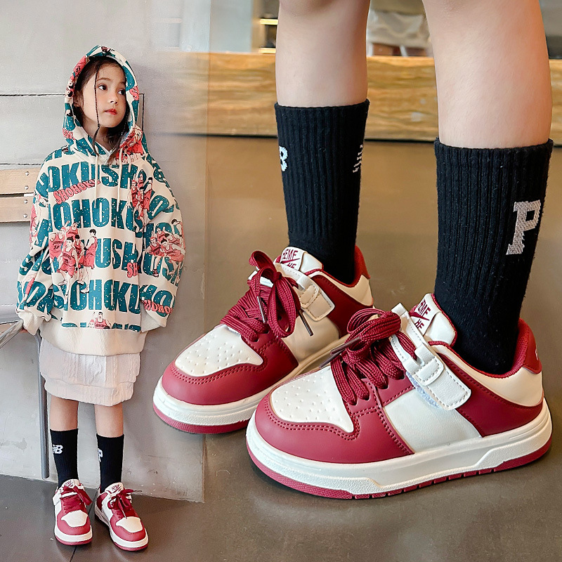 Zapatillas de deporte de las niñas 2024 primavera nuevo estilo coreano zapatos casuales de los niños de la escuela primaria inferior suave