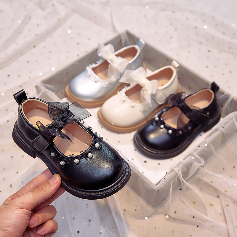 Zapatos de cuero de niñas arco zapatos de princesa de perlas 2025 otoño nuevos zapatos para niños zapatos de suela suave zapatos de espectáculo de niñas image 1