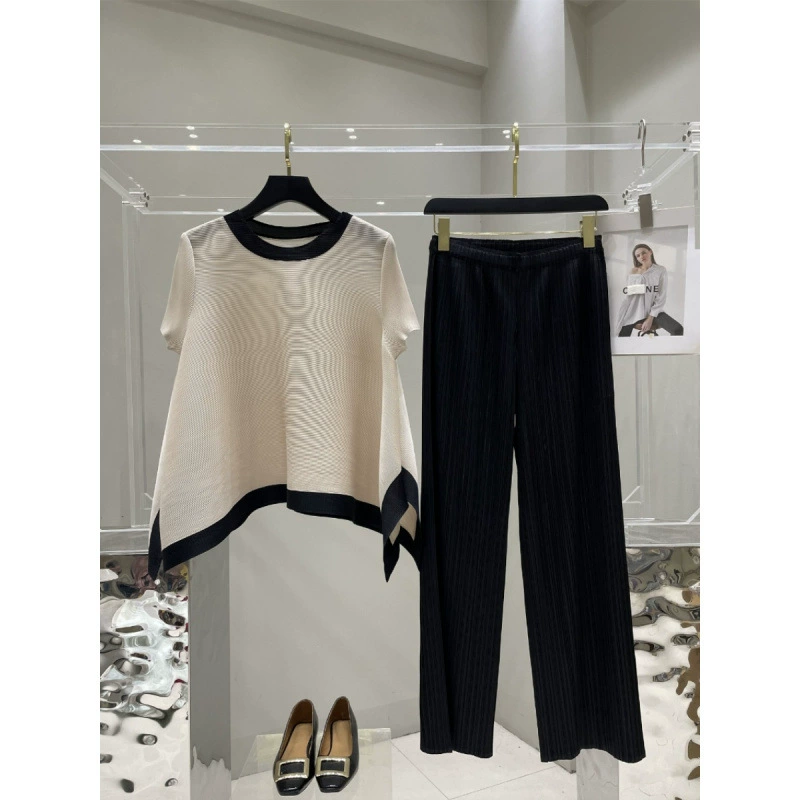 Весна и лето 2025 года, новая плиссированная серия Miyake контрастных цветов, свободный, стройнящий и плотно прилегающий, модный элегантный костюм большого размера на резинке.