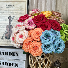 新商品の結婚祝いの絹の花の7頭のバラはベルベットの角のバラの結婚式の造花の材料を国外の貿易にまたがって道具を撮影します。