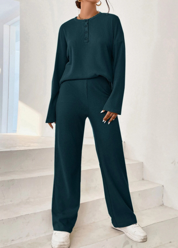 Completo donna con t-shirt girocollo e pantaloni a gamba dritta_voghion.com