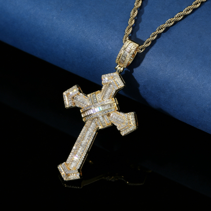Estallido de estilo americano de moda de bronce de diamante de diamante completo cruz de cadena de torsión personalidad de hombre collar joyería hip-hop al por mayor