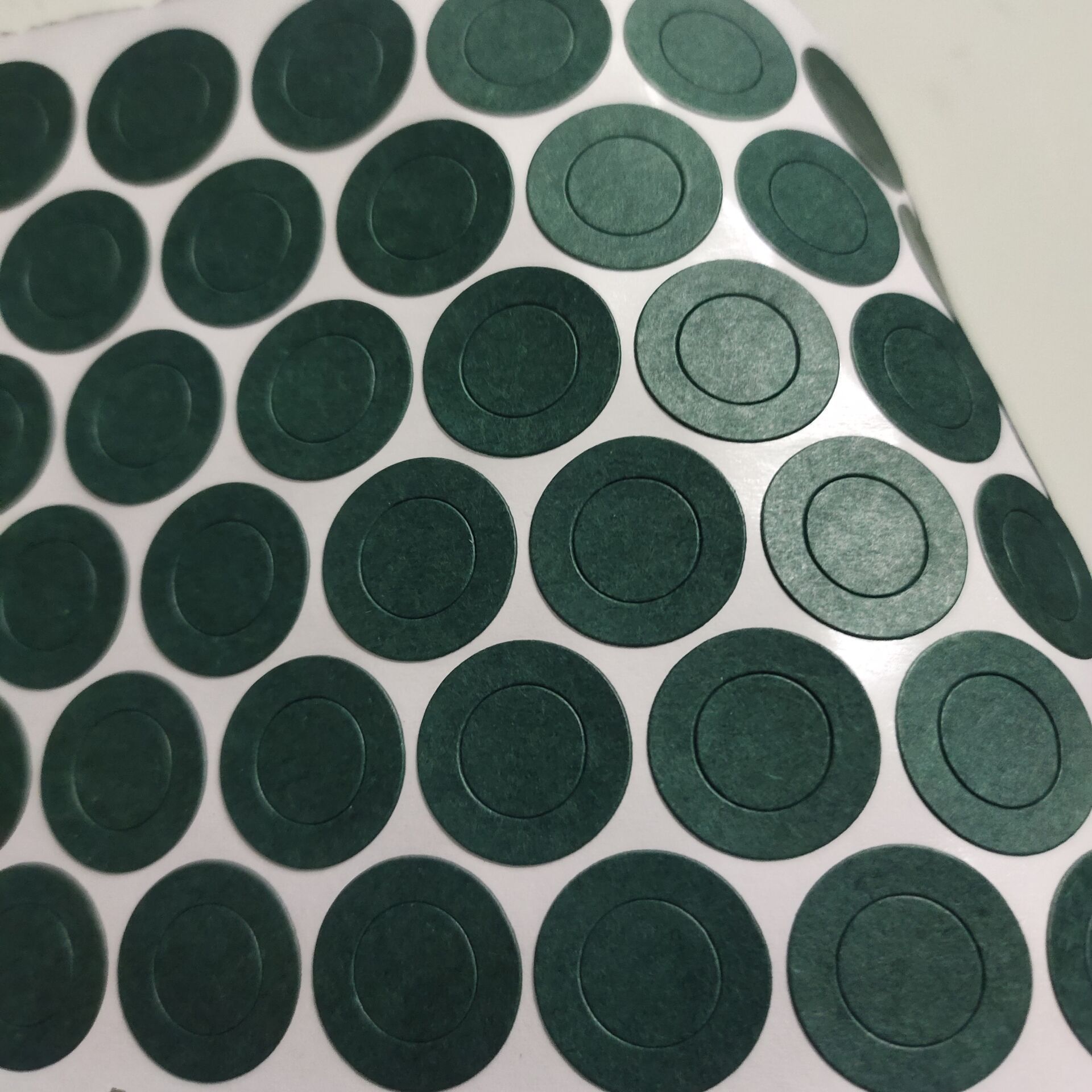 源头厂家自粘 21650电池垫片 18650垫片 32650绝缘纸 26650青稞纸