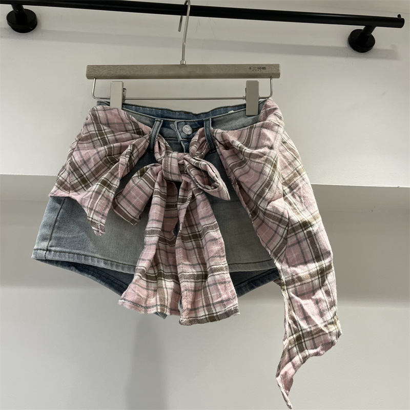 American-Style Spicy Girl Plaid Denim Shorts with a Layered Design, High-Waisted, New Summer Style, Two-Piece Set