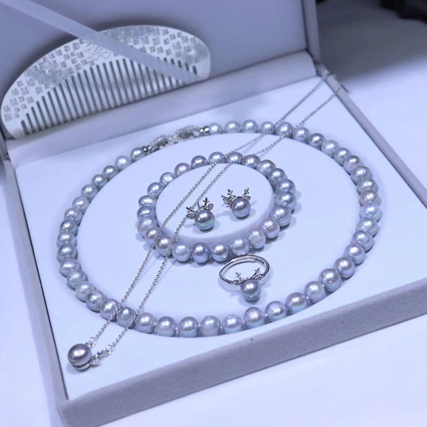 Necklace from pearl