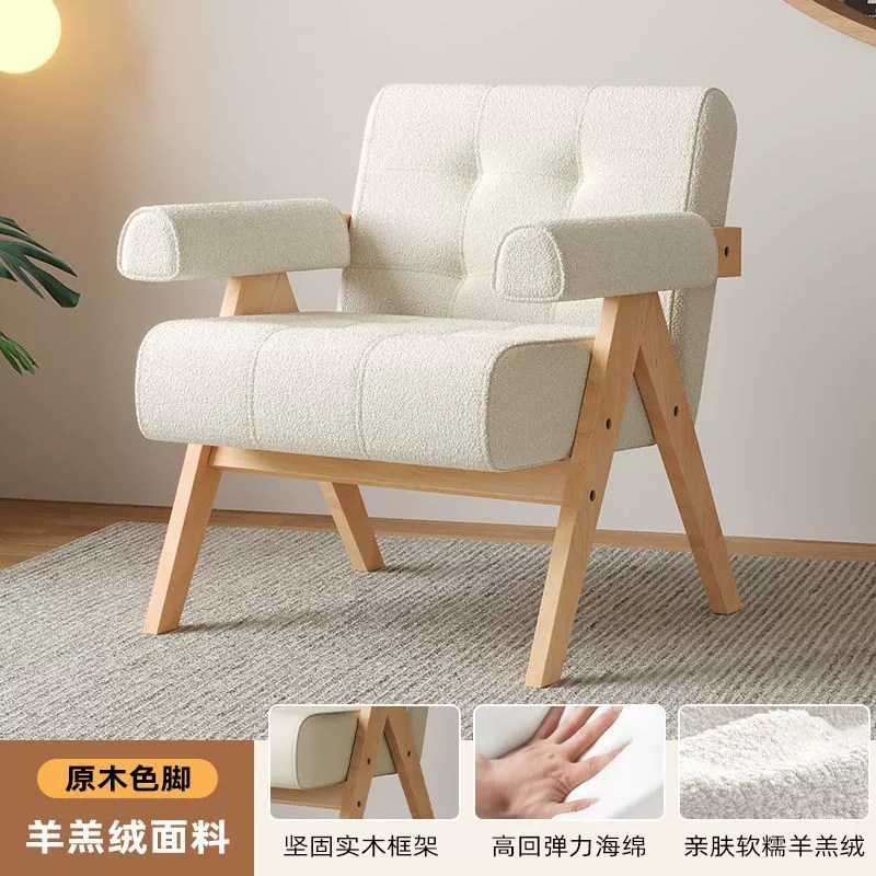 Одиночный диван-кресло, стол для переговоров и стул, комбинация скандинавского современного света, роскошная гостиная, балкон, кафе, прием, отдых из цельного дерева