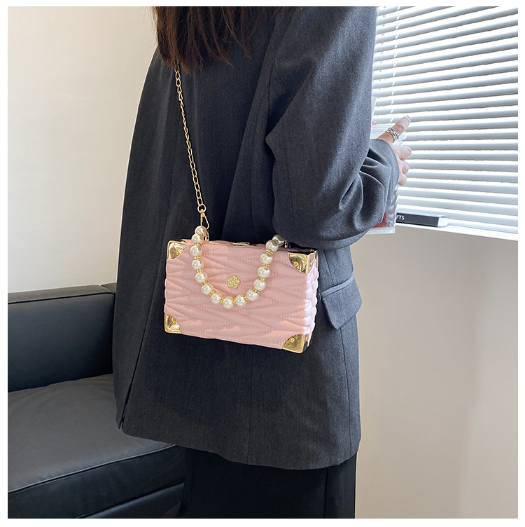Fashion Solid Color Embroidered Thread Pearl Chain Small Square Bag Wholesale Nihaojewelry display picture 6