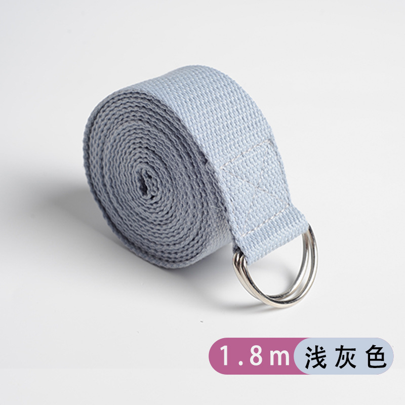 ヨガのストレッチはフィットネスのトレーニングをしています。|undefined