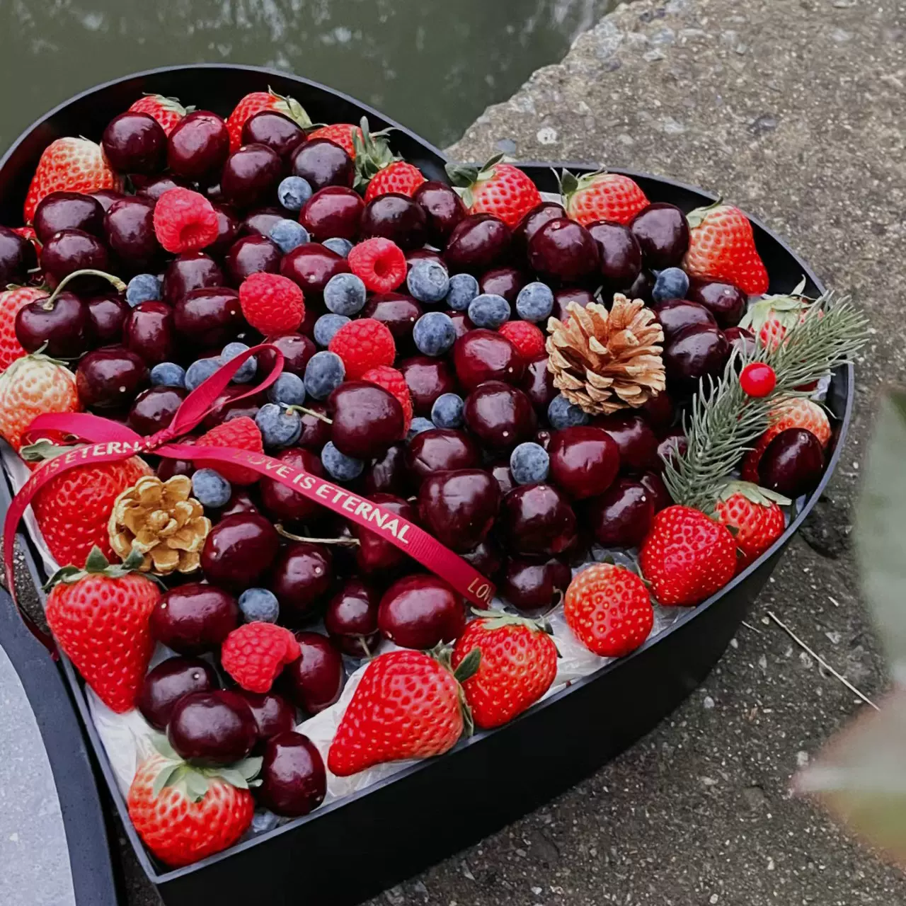 包邮防水透明桃大爱心盒圣诞节鲜花盒水果冬日四件套礼盒现货批发