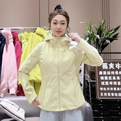 2025新款春秋季胖mm大码欧货冲锋衣潮流百搭设计多巴胺色系风衣女