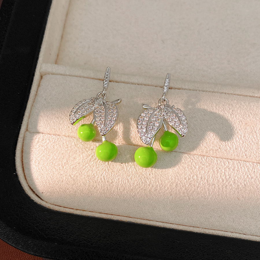 Resina cruzada de piedra iris collar de manzana ligero lujo nicho cadena de clavícula fresca y dulce conjunto de joyería