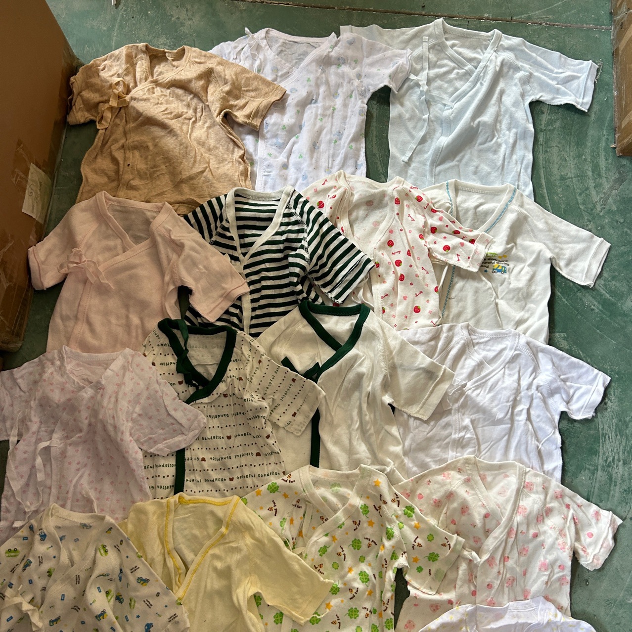 Ropa de monje para recién nacidos de un solo día de comercio exterior 25 blusa inclinada de algodón de primavera, verano, otoño e invierno