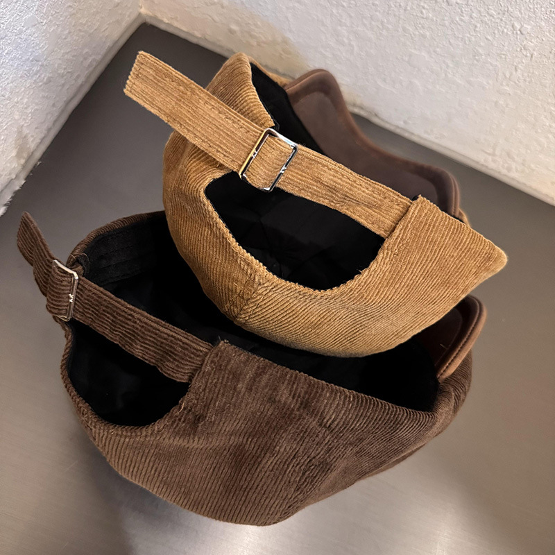 Hong Kong estilo de calles retro clásico sólido sombrero hacia adelante para hombres y mujeres invierno de otoño y boina de terciopelo versátil muestra cara pequeña