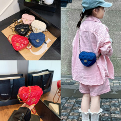 时尚质感潮流2025秋季新款潮女童个性心形菱格单肩斜跨包女迷你包