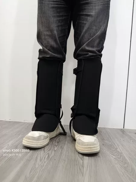 Cross-border outdoor products: anti-snake bite leg covers, anti-scratch knee pads for hiking and camping, anti-snow shoe covers, leg guards