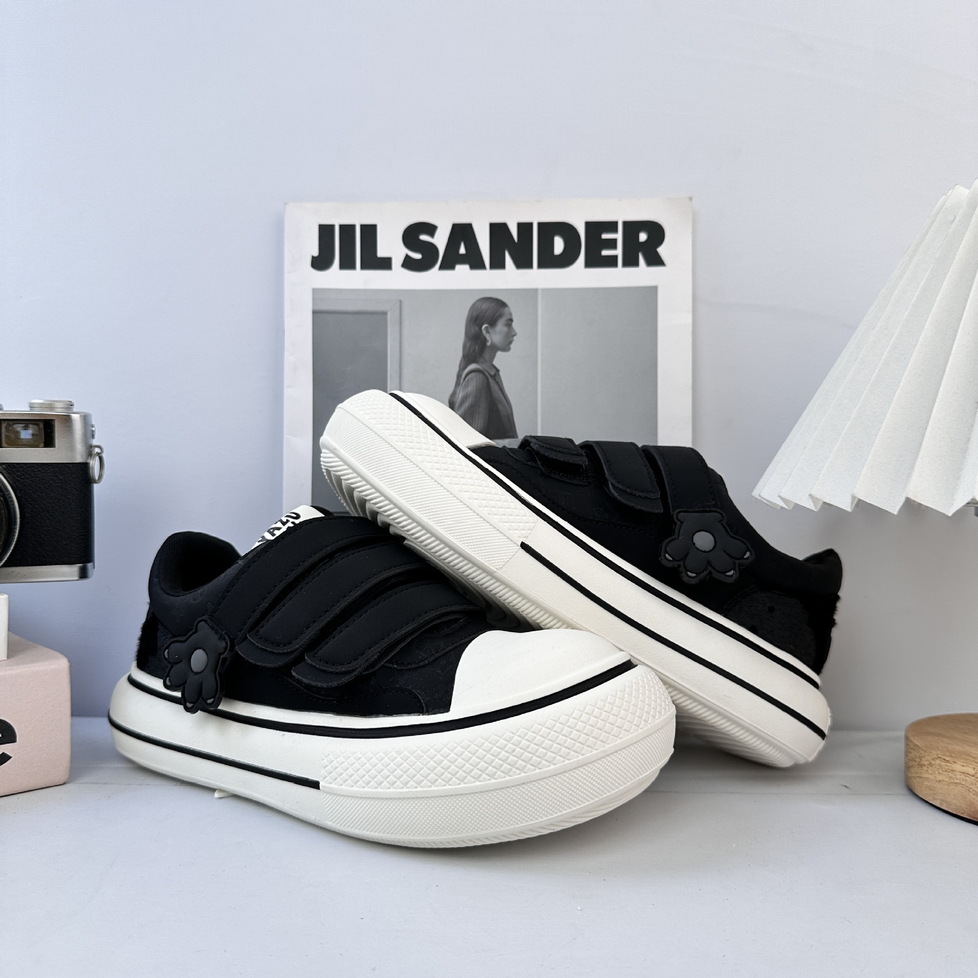 Garra de gato velcro simple zapatos de pan de suela gruesa para mujeres 2025 nuevo estilo universal nicho casual zapatos de skate ligeros super calientes