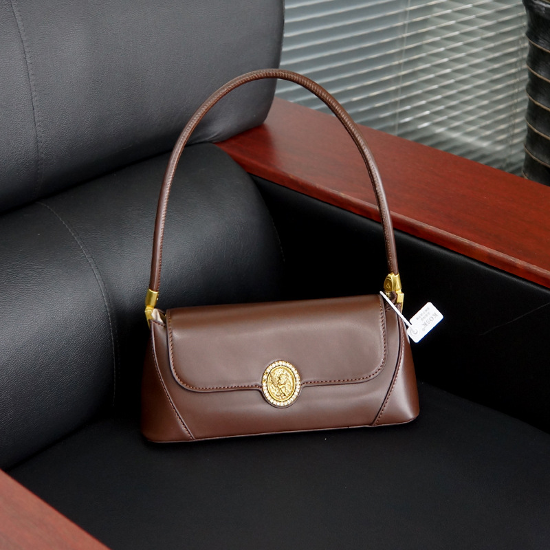 Women's Medium Pu Leather Solid Color Elegant Vintage Style Square Lock Clasp Underarm Bag display picture 6