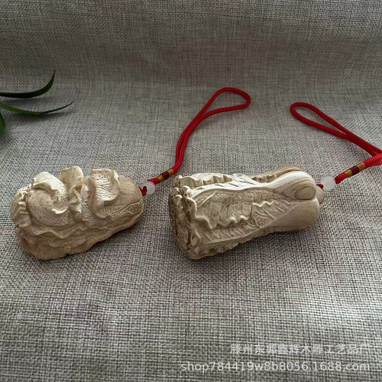 Peach wood cabbage hand-carved ornament, a new Chinese style handmade living room decoration, car pendant, factory direct sales, small peach wood gift.