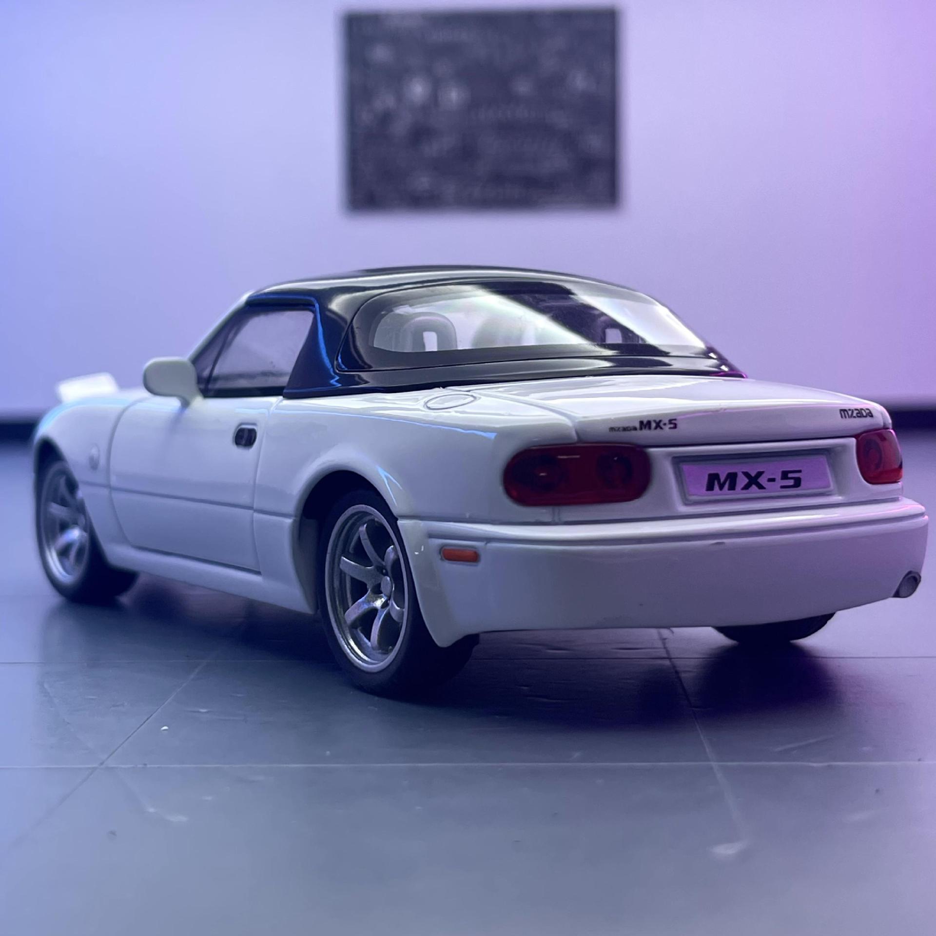 Zhongyuan xinghejin modelo de coche 1 a 32 Mazda MX5 Tire hacia atrás convertible coche deportivo con sonido y luz modelo de coche de juguete adornos