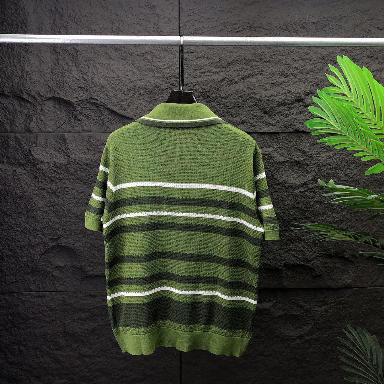 Junge Modeartikel AM Kurzarm Gestrickter 3D-Jacquard-Muster Unisex Ready Stock Polo-Pullover im europäischen und amerikanischen Stil_voghion.com