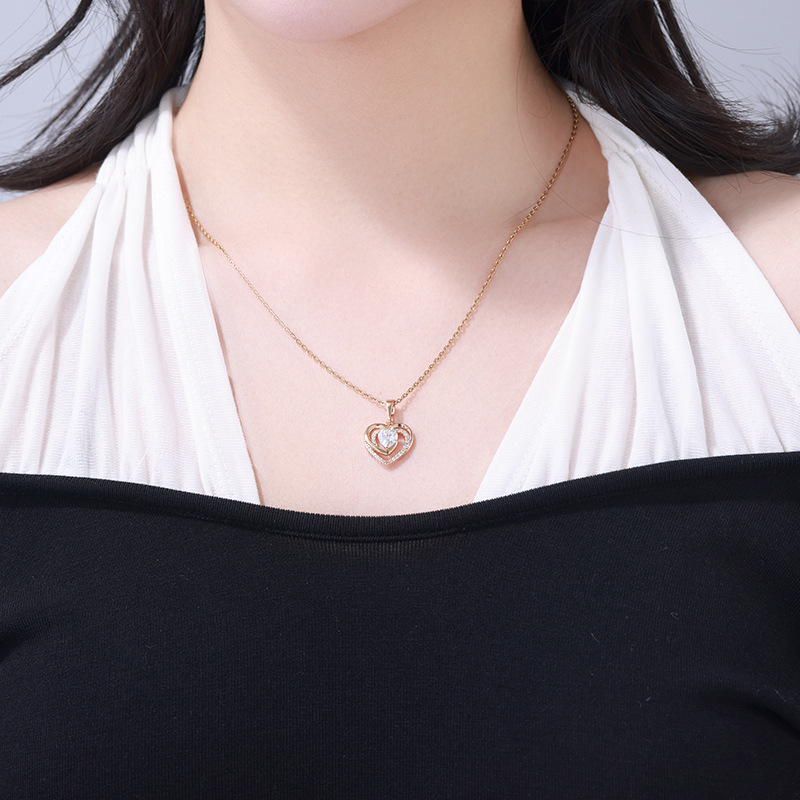 Xuping estilo simple retro aleación de cobre chapado 18k colgante de color simple joyas artificiales huecadas adornos de amor