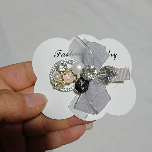 Gray hairpin