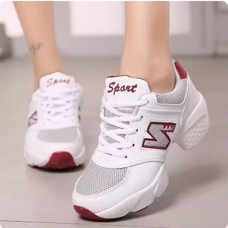 Women's square dance shoes, sports dance shoes, autumn white soft-soled square dance shoes, breathable and comfortable for spring and autumn.