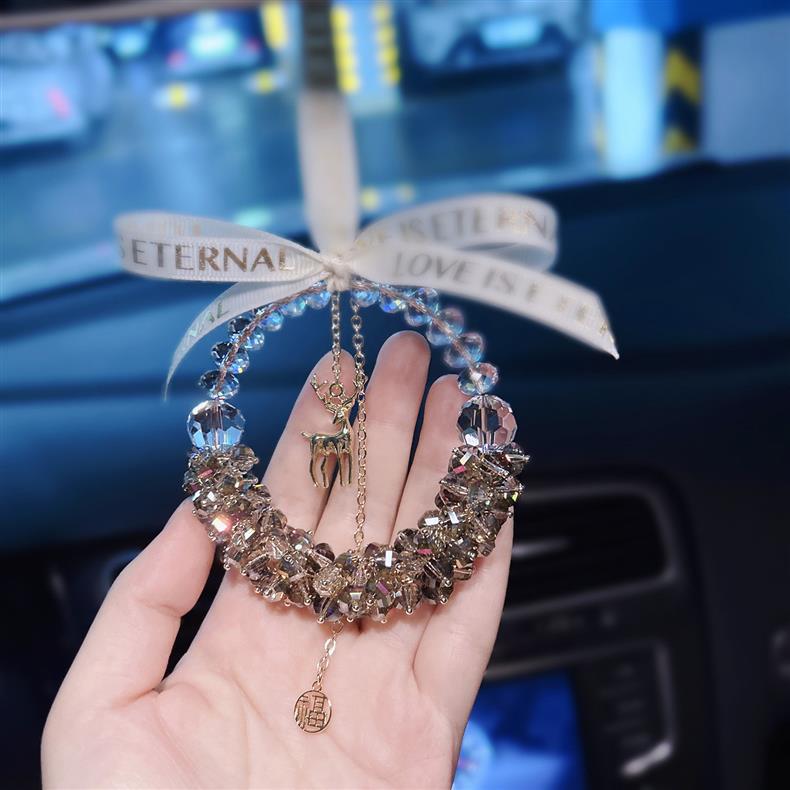 Xiaohongshu-style green light car pendant, safe journey car crystal ornament, rearview mirror interior hanging decoration for men and women