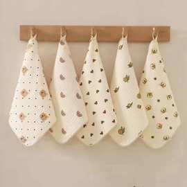 婴儿口水巾新生儿纯棉四层皱布布方巾花边多功能围嘴