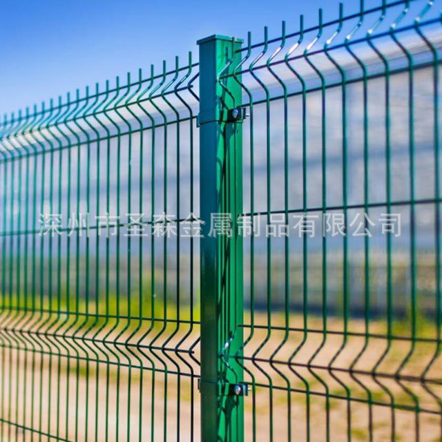 出口工厂三角折弯护栏网金属焊接围栏3D折弯护栏围栏花园护栏网