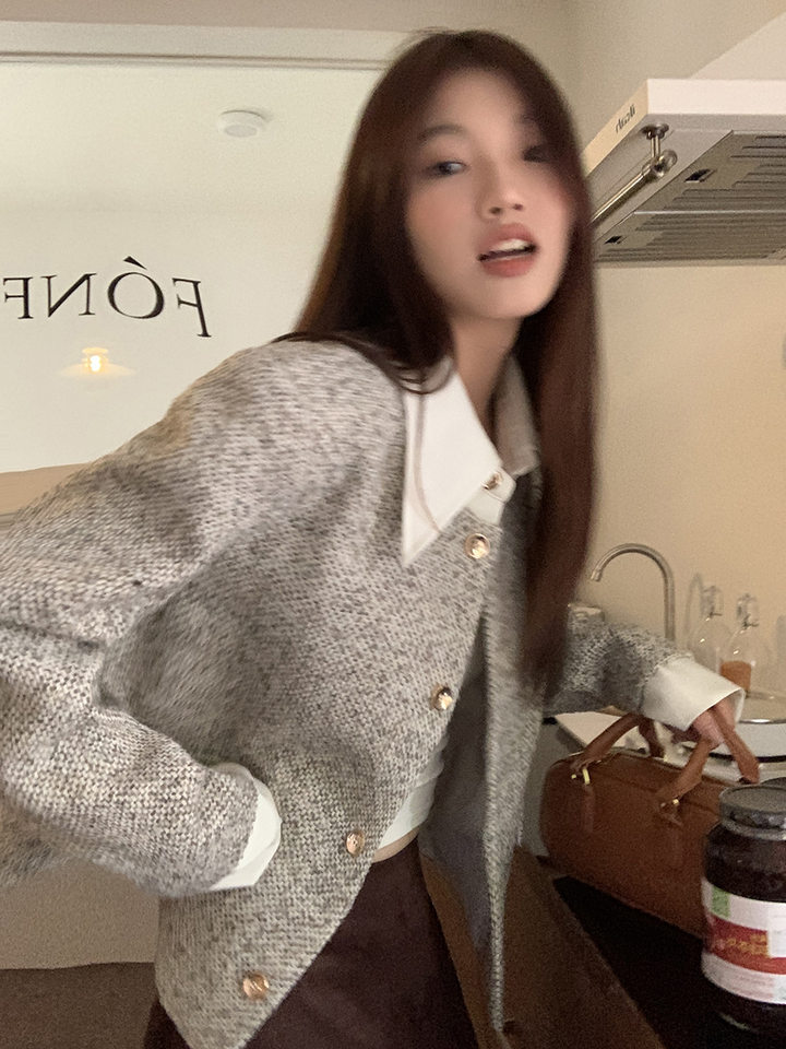Áo khoác nữ dáng ngắn kiểu sang trọng, tay dài, cổ polo, chất liệu polyester — Hoa màu xám