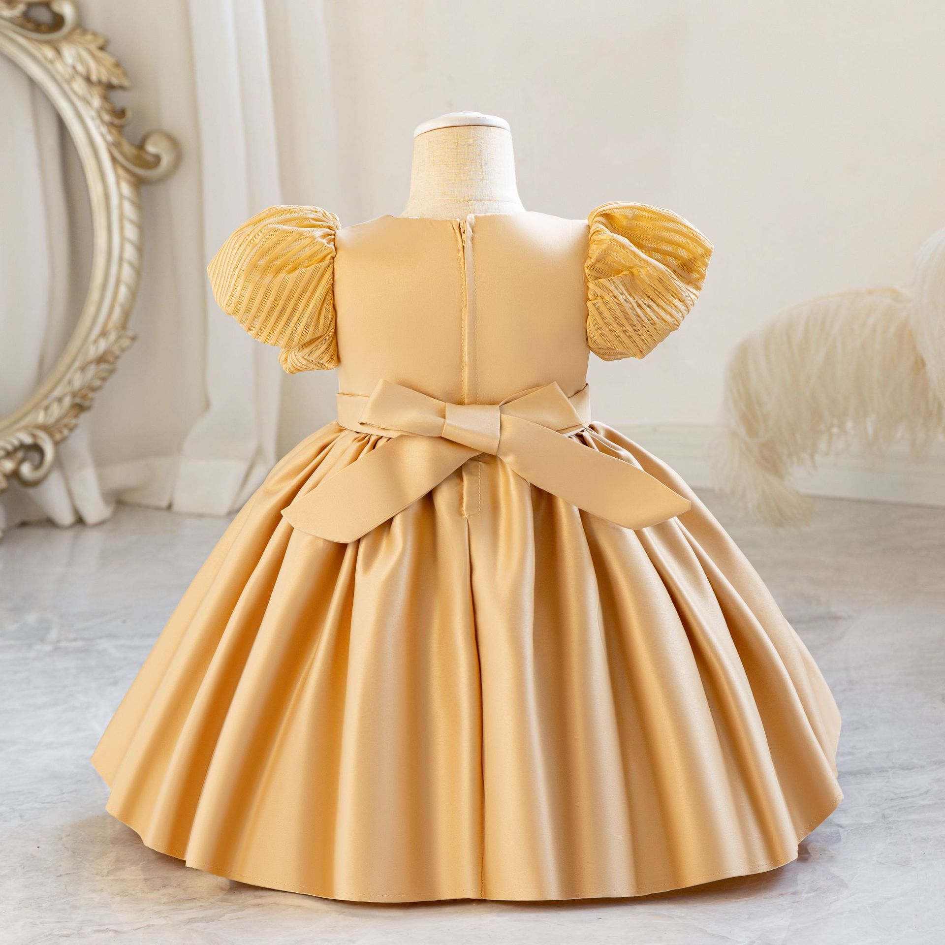 Robe d'anniversaire pour enfant Robe d'anniversaire pour enfant Robe de princesse de première année à rayures en satin avec nœud_voghion.com