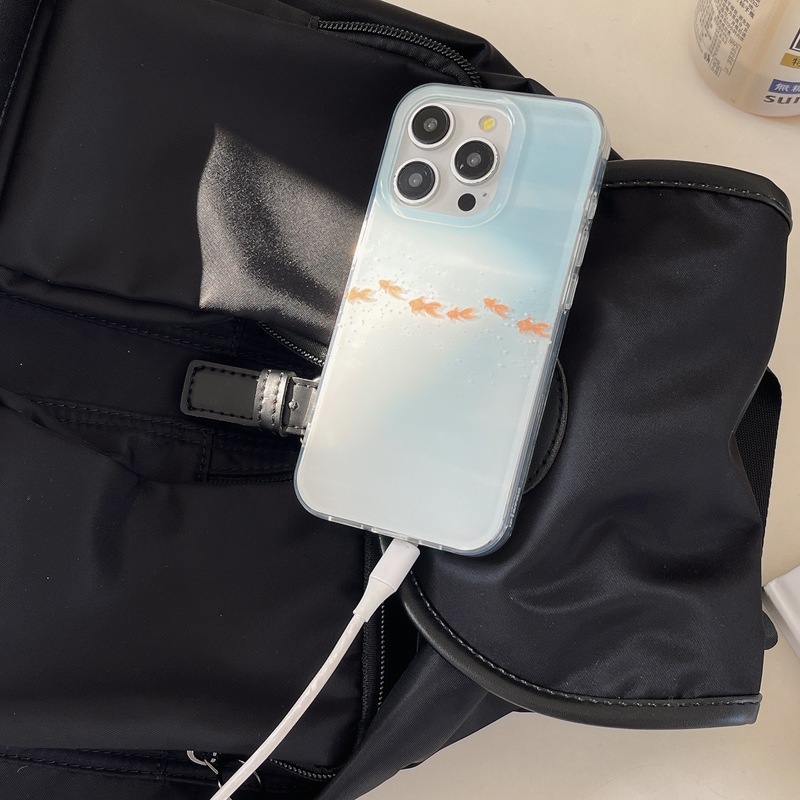 複数のグラデーションの小さな金魚が描かれた、Apple 17、16 Pro、15、14、13、12用のクリエイティブな耐衝撃保護ケース|undefined