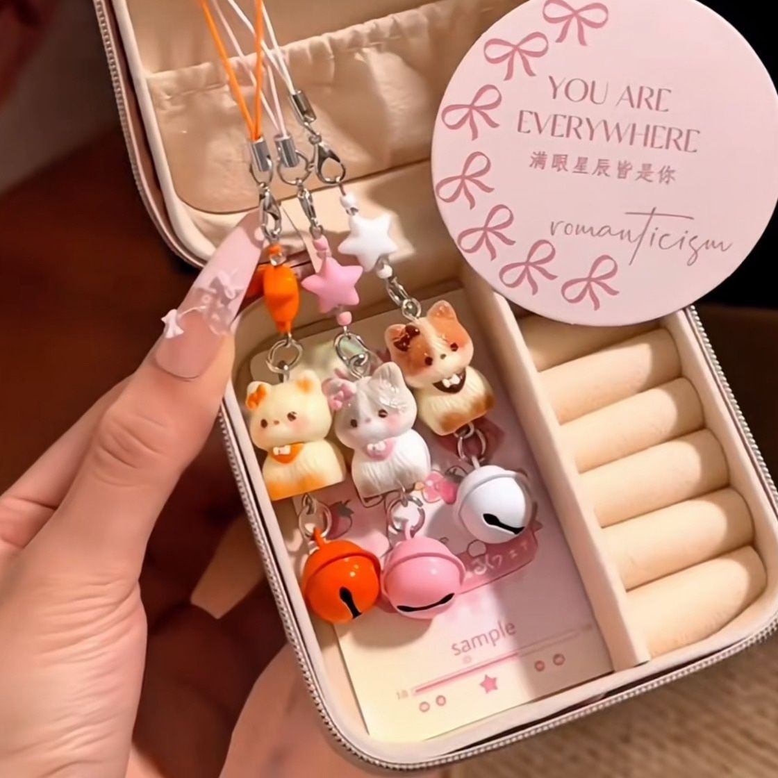 Cute nuevo dulce gatos siamesos cadenas de teléfonos celulares campanas estrellas colgante cartón de dibujos animados estereoscópio gatos bolsos colgante