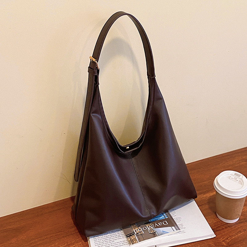 Casual Large Capacity Bag Women's 2023 Autumn New Armpit Shoulder Bag Casual Fashion Work Commuting Tote Bag