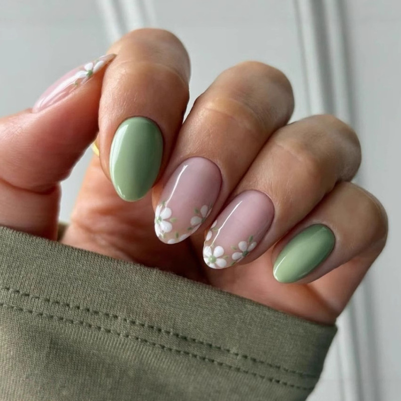 New Foreign Trade Hot Nail Pieces Simple Cute White Small Flowers Green Long Almond Wearing Nail Pieces Wholesale