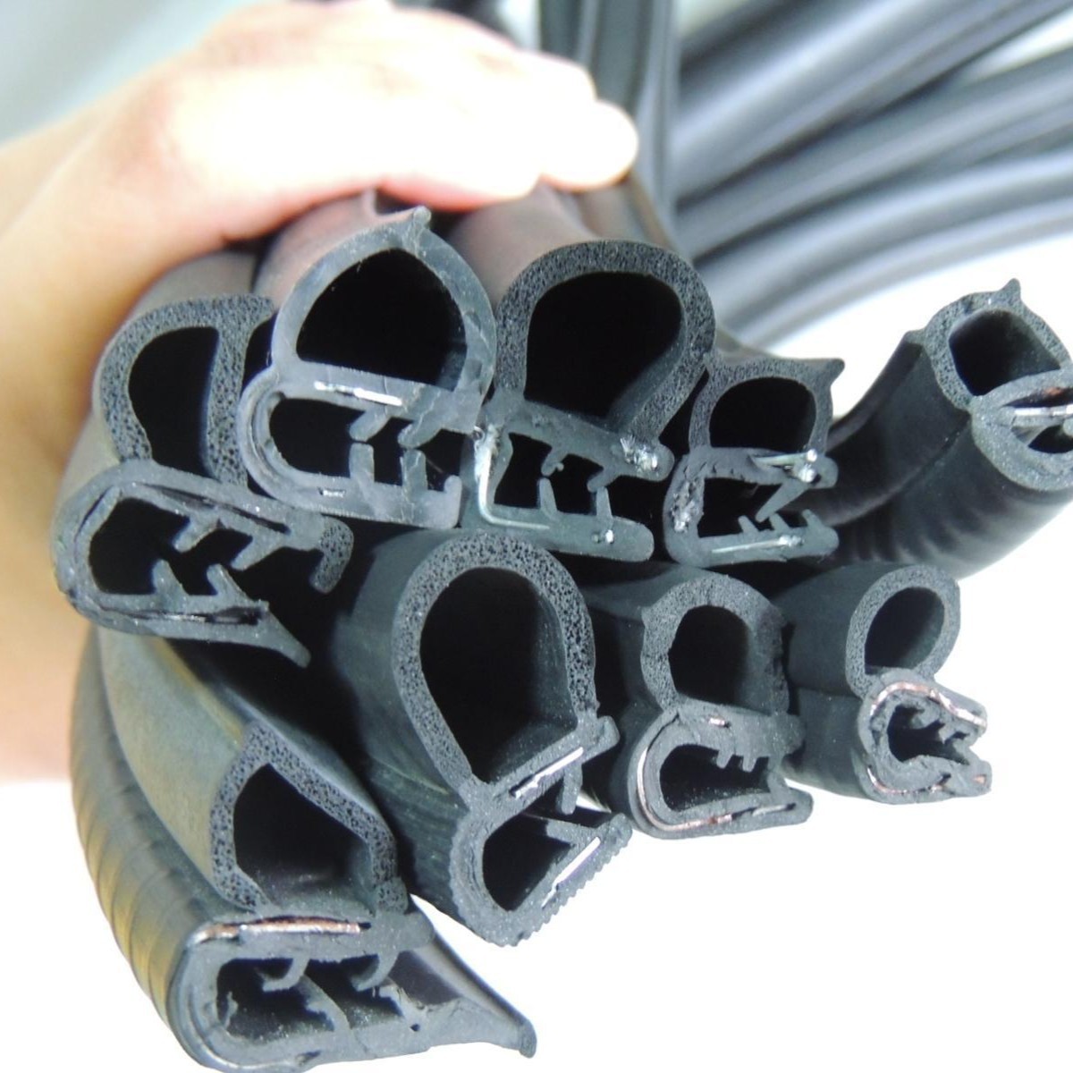 机电斜卡fang撞条 三元乙丙密封条 EPDM机柜电气密封胶条防漏