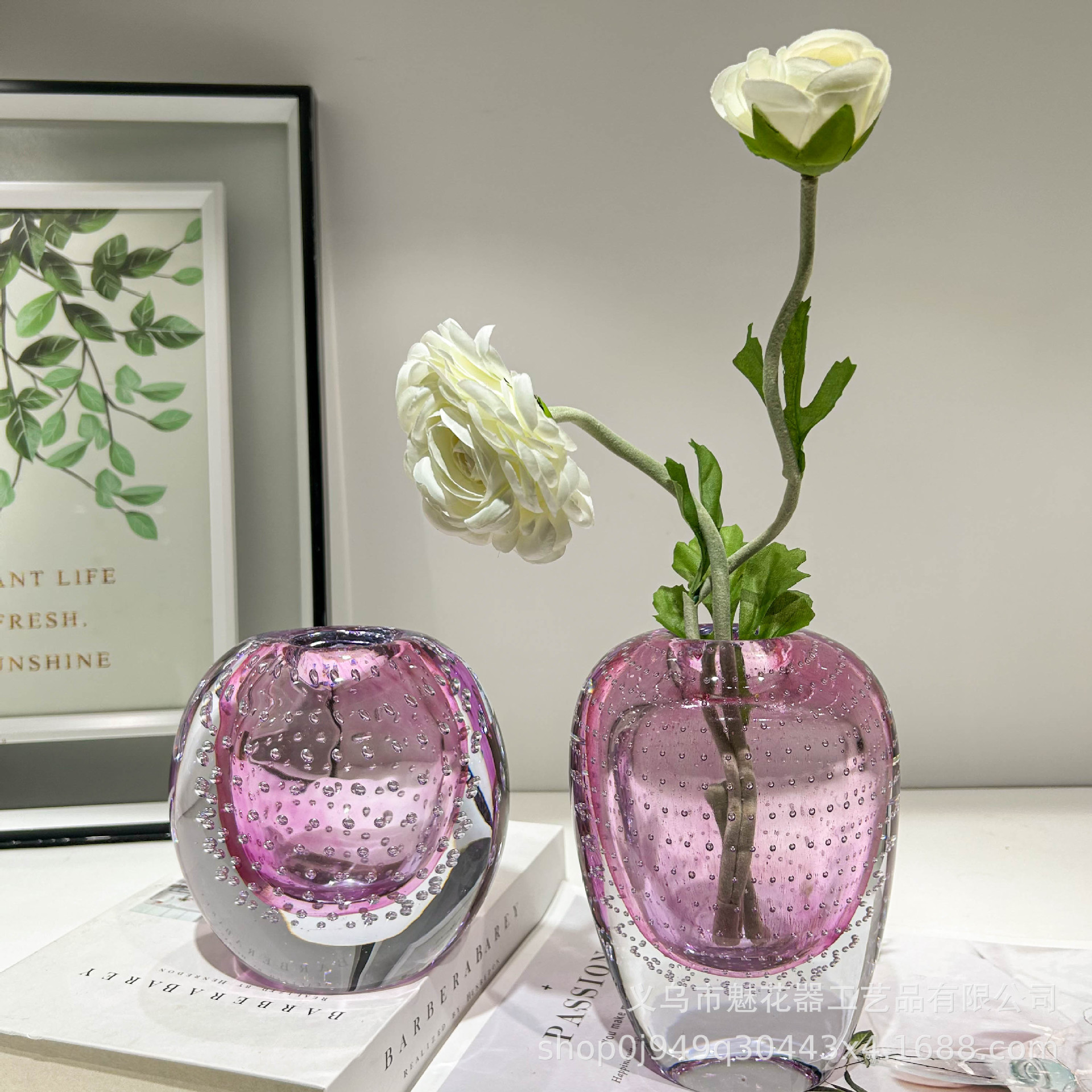 軽奢なピンク色のガラス花瓶、リビングのフラワーアレンジメント、ダイニングテーブル、玄関、重厚な装飾、水耕栽培の花器、ホリデーギフト