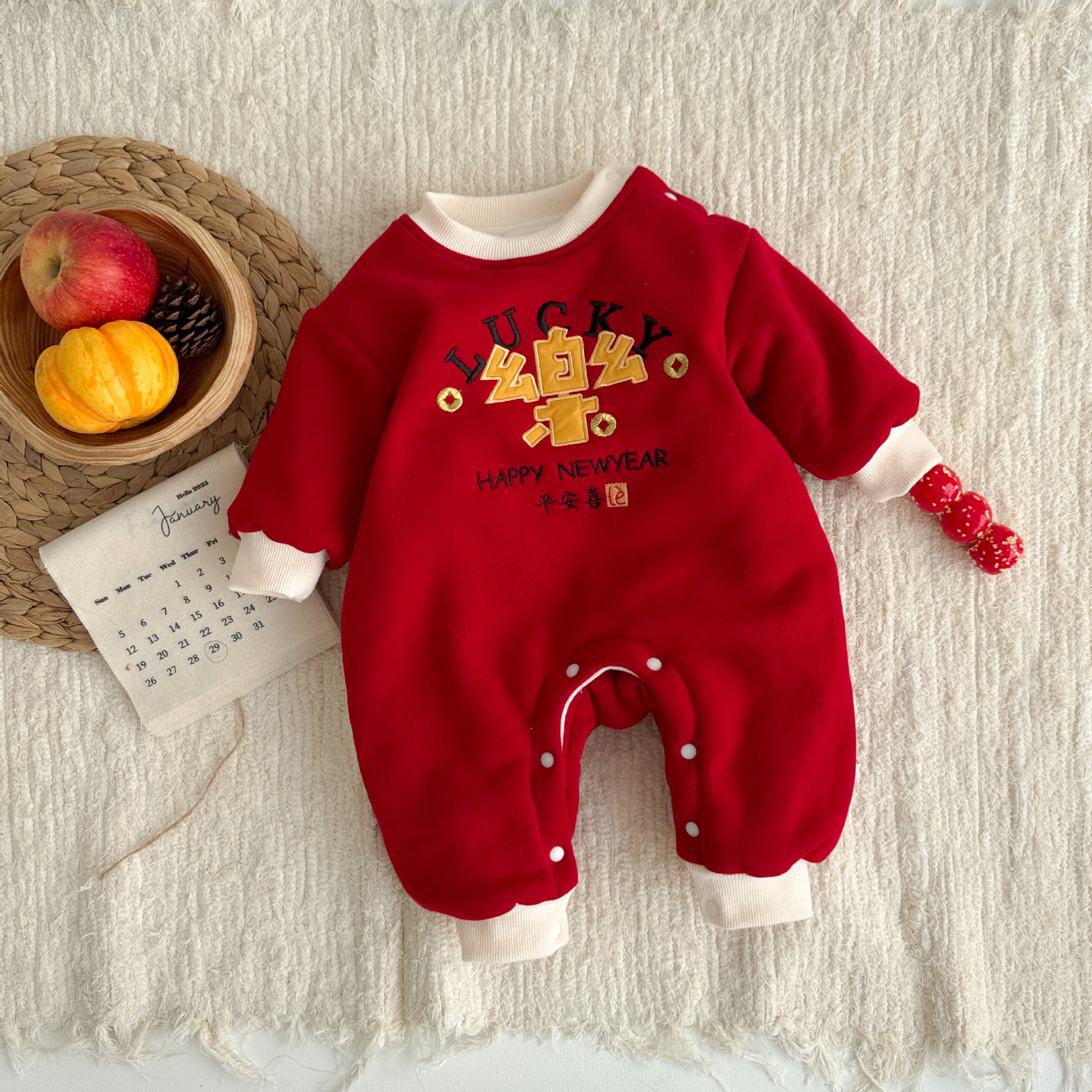 2024 nuevo invierno bebé de dibujos animados gas extranjero seguro y rico bebé grueso cálido y cómodo abrigo de algodón de una pieza suave