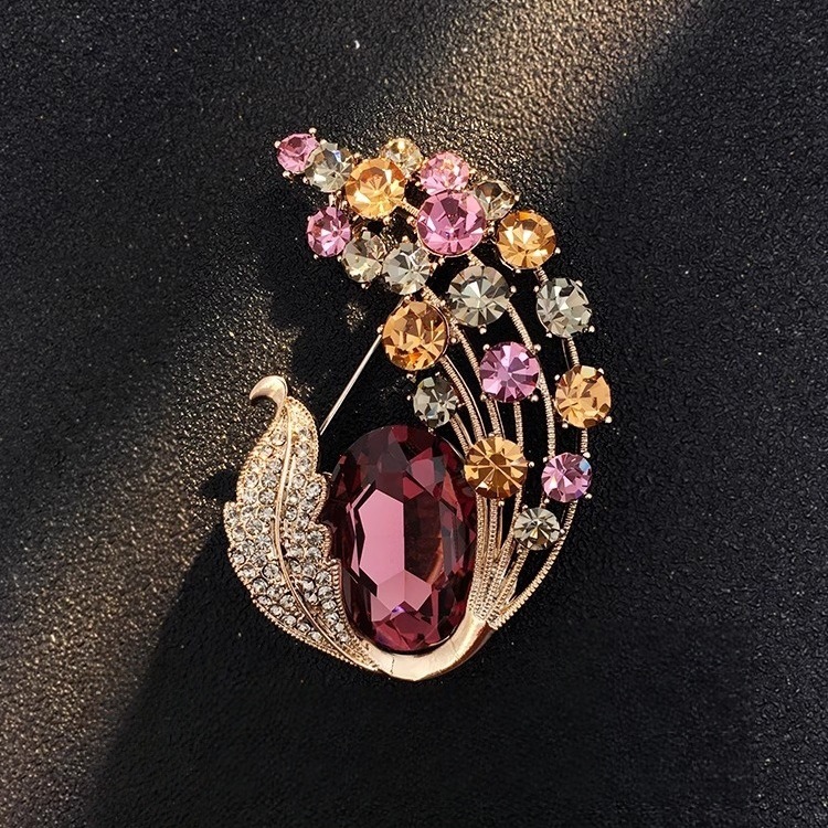 高级感奢华花朵胸针女欧美时尚新款水晶镶钻高档胸花大衣服装配饰|undefined