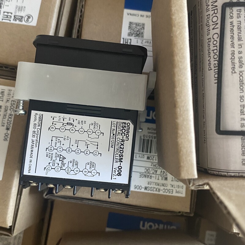 Genuine original packaging E5CC-RX0DSM-000 RX3ASM-006 RX2DSM-000 CX2ASM-000 Genuine original packaging E5CC-RX0DSM-000 RX3ASM-006 RX2DSM-000 CX2ASM-000
