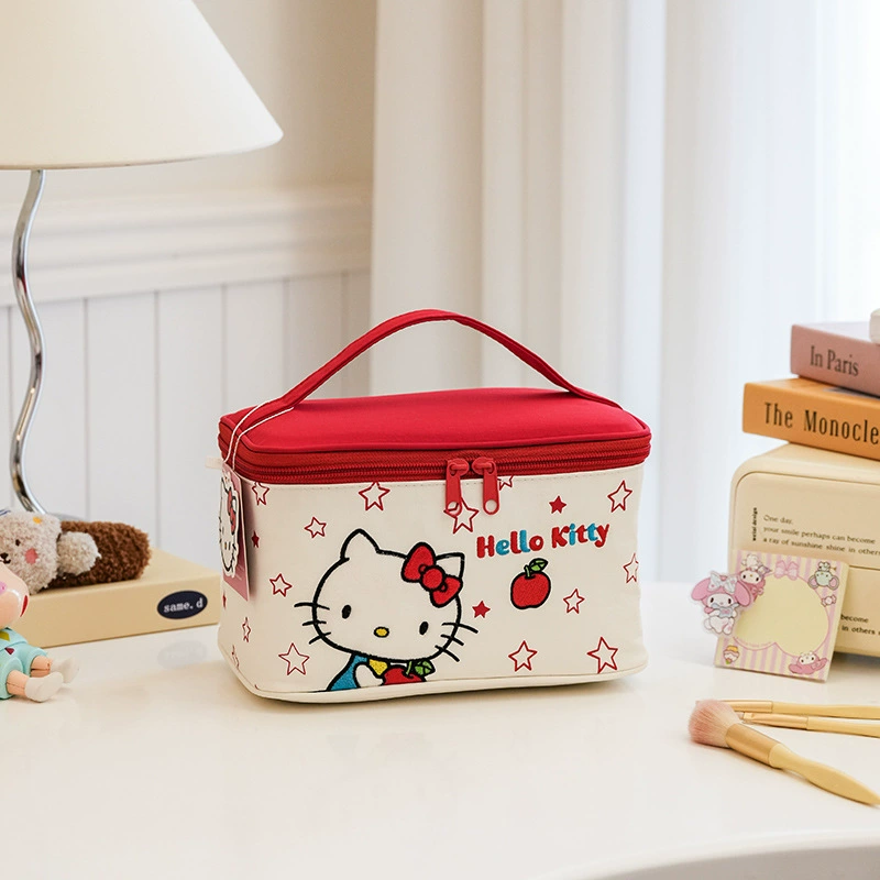 Косметичка Sanrio стеганая с синтепоном-наполнением, просторная дорожная организация, рисунки с героями