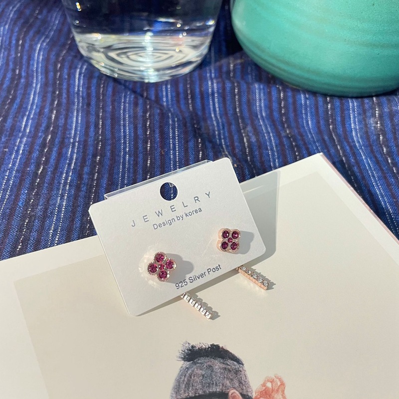 Cute golden fuchsia earrings