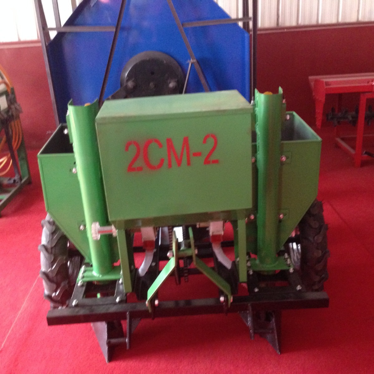 单双垄土豆种植机   红日马铃薯种植机   出口覆膜播种机